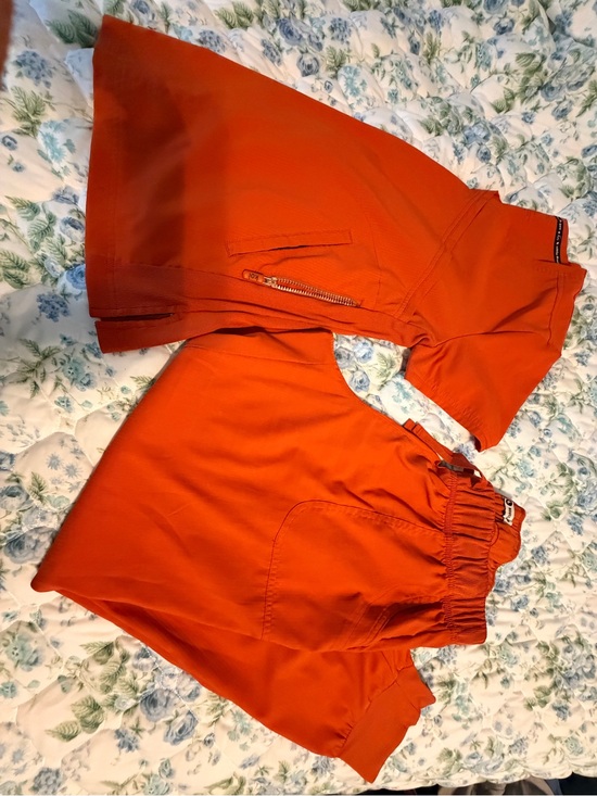 koi Pants - Koi lite scrub set in a teracoda/rust color. Top is a xl, pant a large,